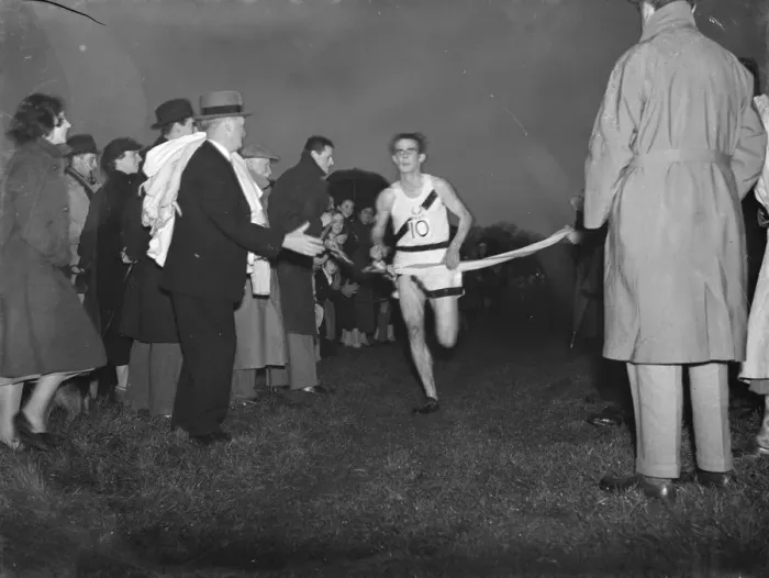 Framed Print : The Oxford University versus Cambridge University cross country race at Horton Kirby Framed Print : The Oxford University versus Cambridge University cross country race at Horton Kirby