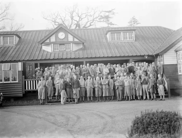 Framed Print : Oxford versus Cambridge golf beat at Sidcup. The players outside the clubhouse Framed Print : Oxford versus Cambridge golf beat at Sidcup. The players outside the clubhouse