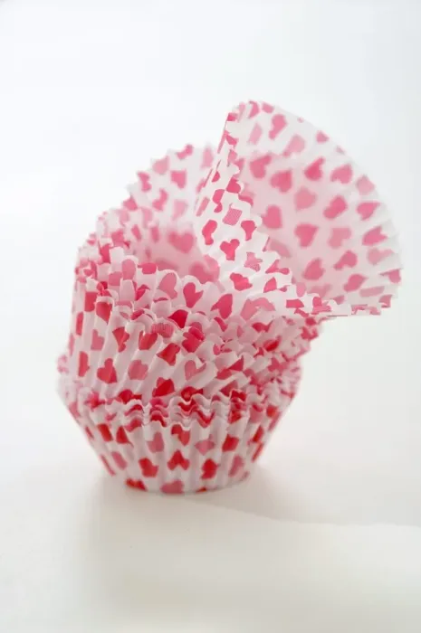 Framed Print : Paper cases for making muffins and fairy cakes - decorated with small red hearts credit Framed Print : Paper cases for making muffins and fairy cakes - decorated with small red hearts credit