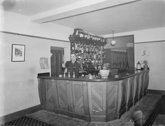 Framed Print : The Papermakers Arms pub in Hawley, Kent. An interior photo of the bar