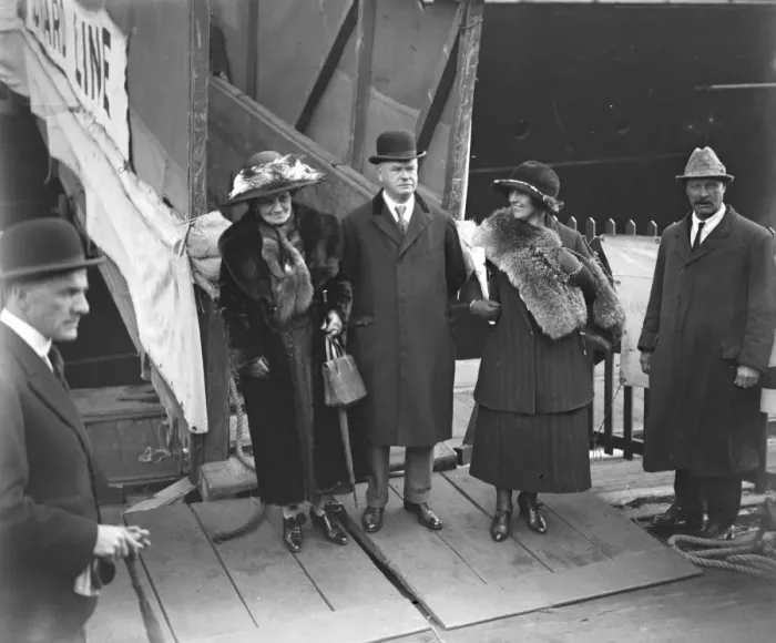 Framed Print : Papyrus embarks at Southampton for America Mr B Irish the the horses owner with his wife Framed Print : Papyrus embarks at Southampton for America Mr B Irish the the horses owner with his wife