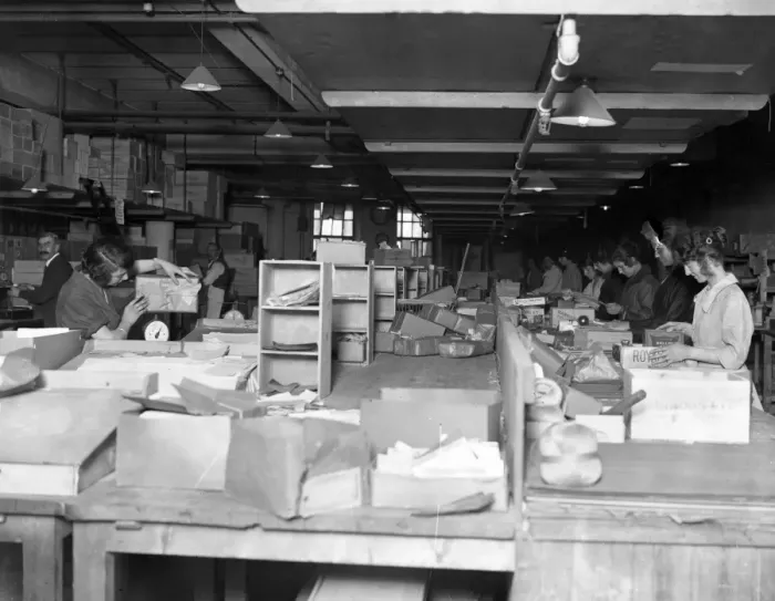 Framed Print : The Parcel Despatch Department at Harrods Department Store. 16 June 1925 Framed Print : The Parcel Despatch Department at Harrods Department Store. 16 June 1925