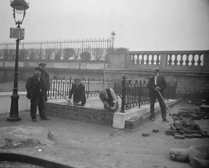 Framed Print : Paris under water. Saving the tubes. Bricking up the entrance to the Quai d Orsay Framed Print : Paris under water. Saving the tubes. Bricking up the entrance to the Quai d Orsay