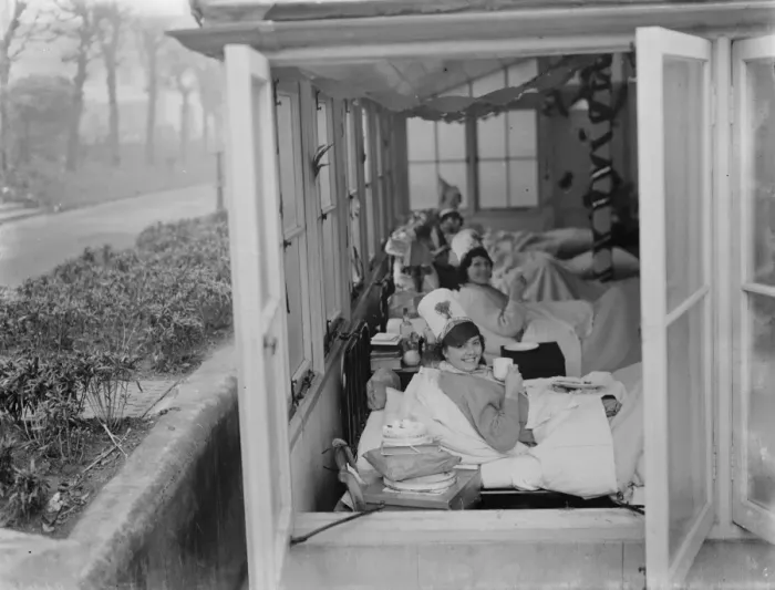 Framed Print : Patients at Livingstone Hospital in Dartford, Kent. 1936