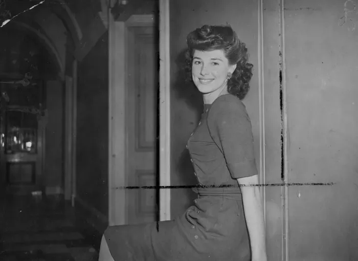Framed Print : Patricia Purser, 18, of Camberwell, who has been elected Merchant Navy Queen of Lambeth Framed Print : Patricia Purser, 18, of Camberwell, who has been elected Merchant Navy Queen of Lambeth