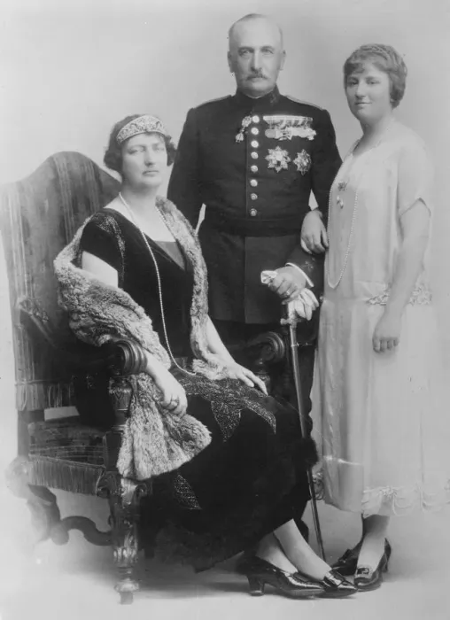Framed Print : Paying private visit to England The infant Carlos of Spain, with his wife, the infanta Luisa Framed Print : Paying private visit to England The infant Carlos of Spain, with his wife, the infanta Luisa