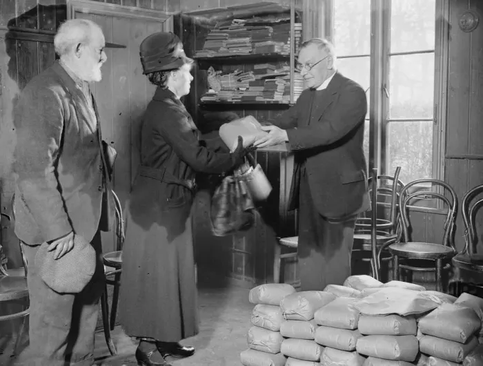 Framed Print : Pea Charity, Horton Kirby. 1934