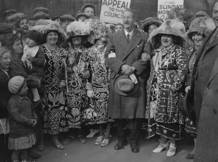 Framed Print : Pearly kings and queens protest against Sunday street trading ban at Lambeth