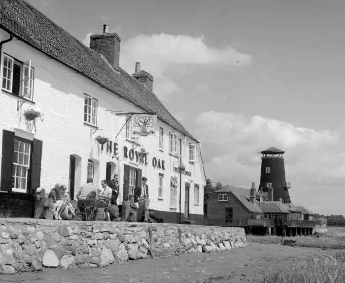 Framed Print : People sitting outside The Royal Oak Pub at Langstone Harbour, Langstone, Havant Framed Print : People sitting outside The Royal Oak Pub at Langstone Harbour, Langstone, Havant