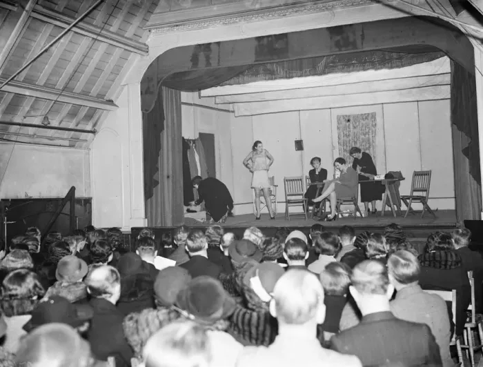 Framed Print : The Petts Wood Amateur Dramatic Society perform a play. 15 February 1936 Framed Print : The Petts Wood Amateur Dramatic Society perform a play. 15 February 1936