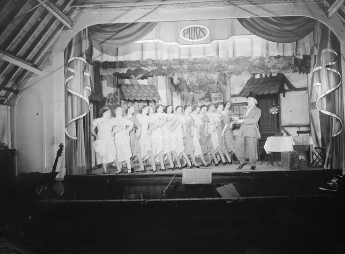 Framed Print : Petts Wood Operatic Society performing on stage. 1936 Framed Print : Petts Wood Operatic Society performing on stage. 1936