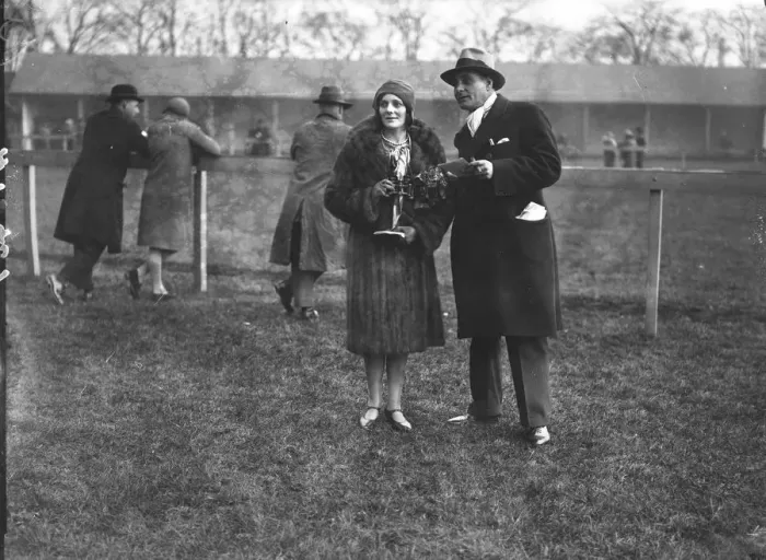 Framed Print : Pictured at the Derby races are the actors, Mr and Mrs Henry Edwards ( Mrs Edwards Framed Print : Pictured at the Derby races are the actors, Mr and Mrs Henry Edwards ( Mrs Edwards