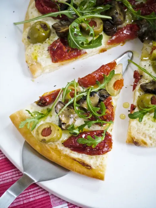 Framed Print : Pizza with sundries tomatoes, aubergine, olives, mozzarella and rocket credit Framed Print : Pizza with sundries tomatoes, aubergine, olives, mozzarella and rocket credit