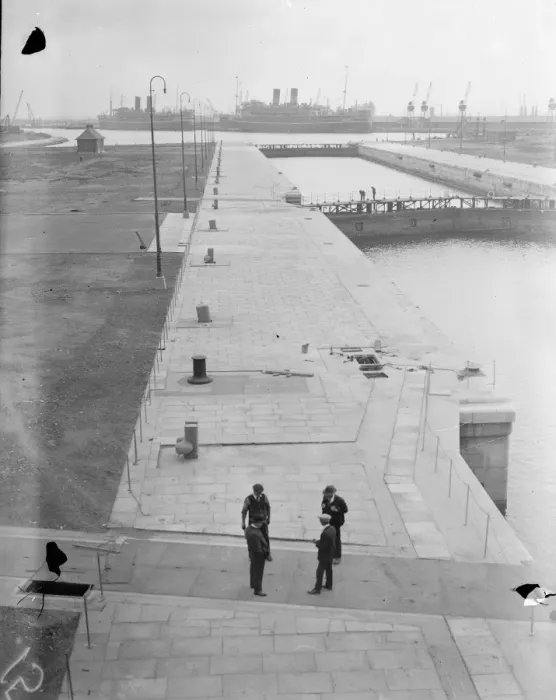 Framed Print : The PLA ? 3, 000, 000 dock improvement scheme at Tilbury The three sets of lock