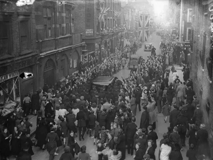 Framed Print : Police force way for Royal car in East End. The day after their Coronation, the King Framed Print : Police force way for Royal car in East End. The day after their Coronation, the King