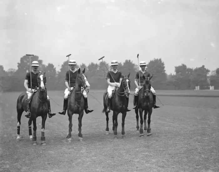 Framed Print : Polo at Ranelagh - the Royal Horse Artillery team versus the 16  /  5 Lancers