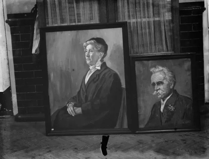Framed Print : Portraits from Evelyn Olivers exhibition of paintings in Sidcup, Kent Framed Print : Portraits from Evelyn Olivers exhibition of paintings in Sidcup, Kent