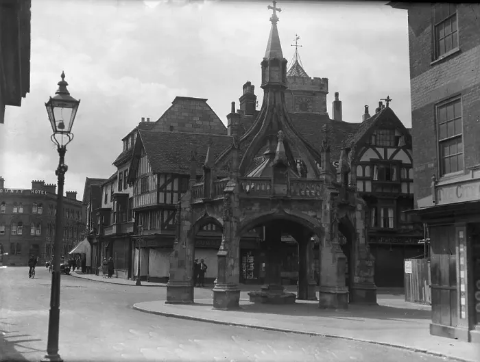 Framed Print : The Poultry Cross and Silver Street in Salisbury. 18 July 1923 Framed Print : The Poultry Cross and Silver Street in Salisbury. 18 July 1923