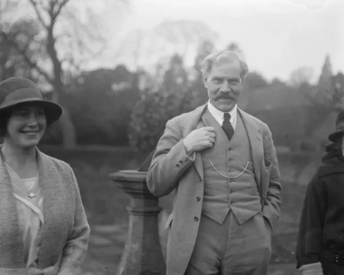 Framed Print : Premiers meet at Chequers Mr Ramsay MacDonalds first visit 22 June 1924 Framed Print : Premiers meet at Chequers Mr Ramsay MacDonalds first visit 22 June 1924