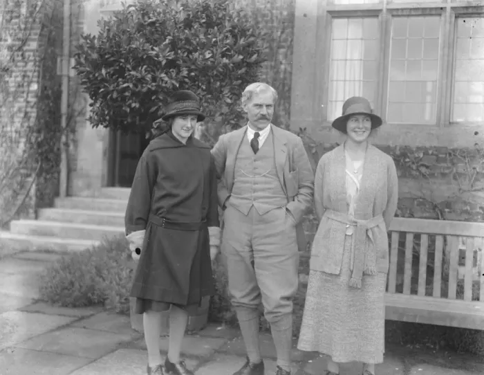Framed Print : Premiers meet at Chequers Mr Ramsay MacDonalds first visit with his two daughters 22