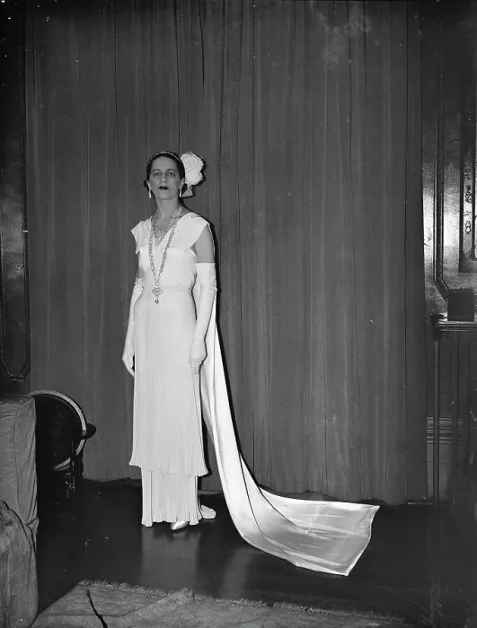 Framed Print : Presented at their majestic fourth court. Mrs T Reed Vreeland, wife of Mr T Reed Vreeland