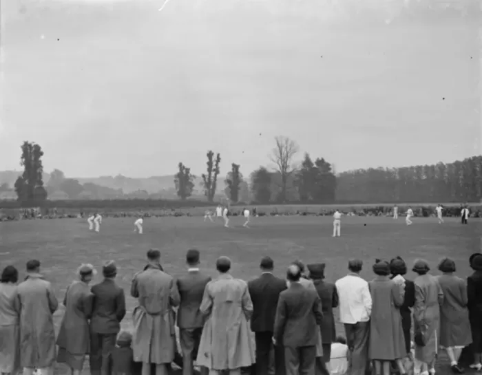 Framed Print : A press cricket team versus Newcross Speedway cricket team at Sidcup, Kent