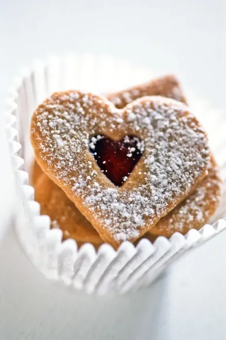 Framed Print : Pretty heart shaped biscuits in white paper muffin case9 credit: Marie-Louise Avery Framed Print : Pretty heart shaped biscuits in white paper muffin case9 credit: Marie-Louise Avery