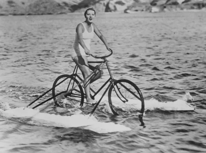 Framed Print : Pretty Hollywood beauty introduces a new watersport. Dorothy Mackail star of many Framed Print : Pretty Hollywood beauty introduces a new watersport. Dorothy Mackail star of many