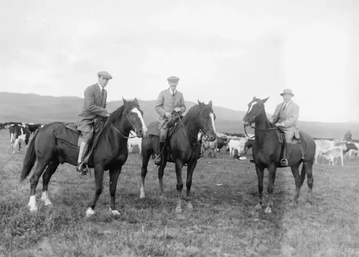 Framed Print : Prince of Wales at Bar U Ranch, Canada. Left to right; Sir Godfrey Thomas, Hon Captain Leigh