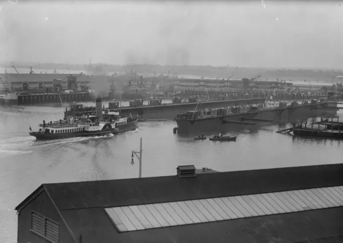 Framed Print : Prince of Wales at Southampton. The Duchess of Fife entering the giant dock Framed Print : Prince of Wales at Southampton. The Duchess of Fife entering the giant dock