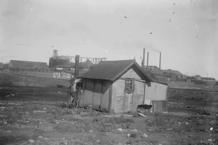 Framed Print : The Prince of Wales tour in Australia. A typical miners hut at the famous Kilgowrie gold mine