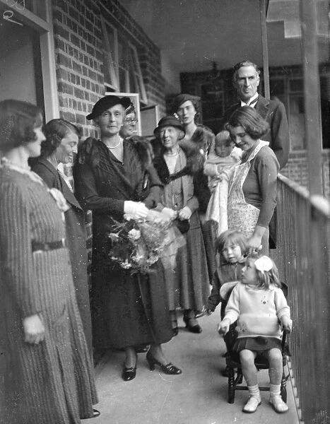Princess Alice opens new Kensington flats. 11 October 1934