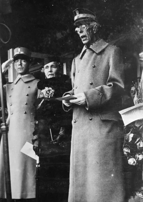 Framed Print : Princess Athlone with King Gustaf at opening of new Stockholm Aerodrome. The Earl of Athlone Framed Print : Princess Athlone with King Gustaf at opening of new Stockholm Aerodrome. The Earl of Athlone