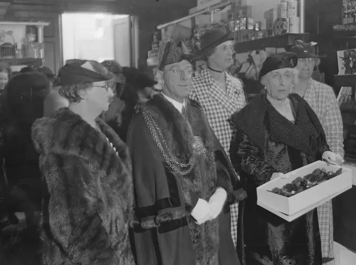 Framed Print : Princess Helena Victoria opens Christmas market at St Thomass Hospital