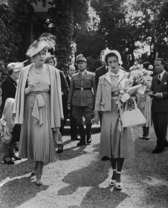 Framed Print : Princess Margaret is seen leaving the Sadex estate in the company of a Queen Ena Framed Print : Princess Margaret is seen leaving the Sadex estate in the company of a Queen Ena