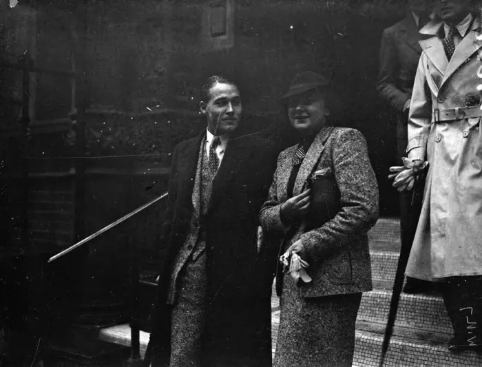 Framed Print : Princess renounces Royal privileges to marry salesman at Londons Register Office