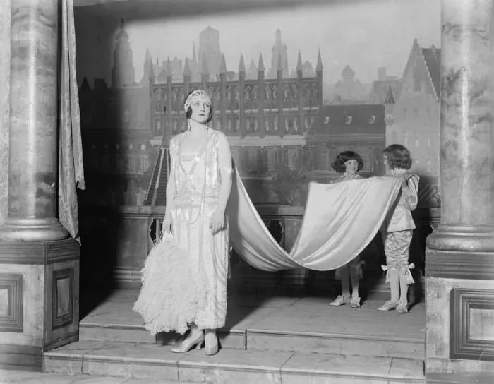 Framed Print : The Prisoner of Zenda revival. Fay Compton as Princess Flavia at the reception Framed Print : The Prisoner of Zenda revival. Fay Compton as Princess Flavia at the reception