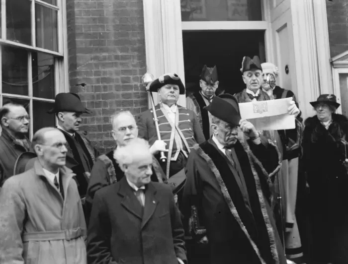 Framed Print : A proclamation in Dartford, Kent. 1936