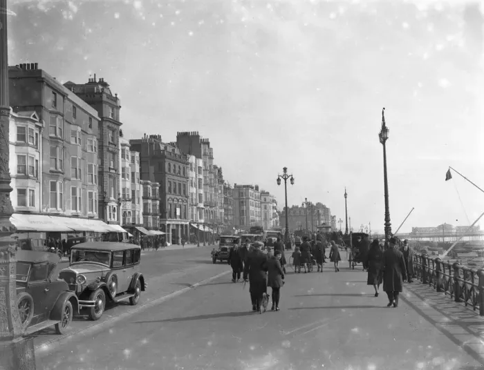 Framed Print : The Promenade and seafront at Brighton, Sussex, looking towards the Palace Pier 1931 Framed Print : The Promenade and seafront at Brighton, Sussex, looking towards the Palace Pier 1931