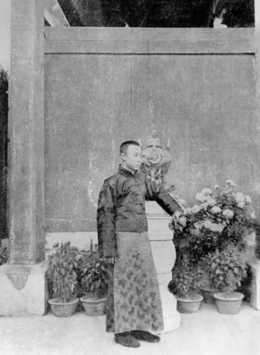Framed Print : Pu Yi, the last emperor of China aged 16 on his wedding day 1922 Framed Print : Pu Yi, the last emperor of China aged 16 on his wedding day 1922