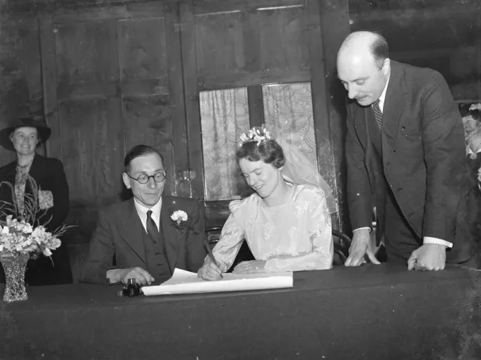Framed Print : The quaker wedding of Miss Grace M Marshall and Mr Alfred Lucker in Dartford, Kent Framed Print : The quaker wedding of Miss Grace M Marshall and Mr Alfred Lucker in Dartford, Kent