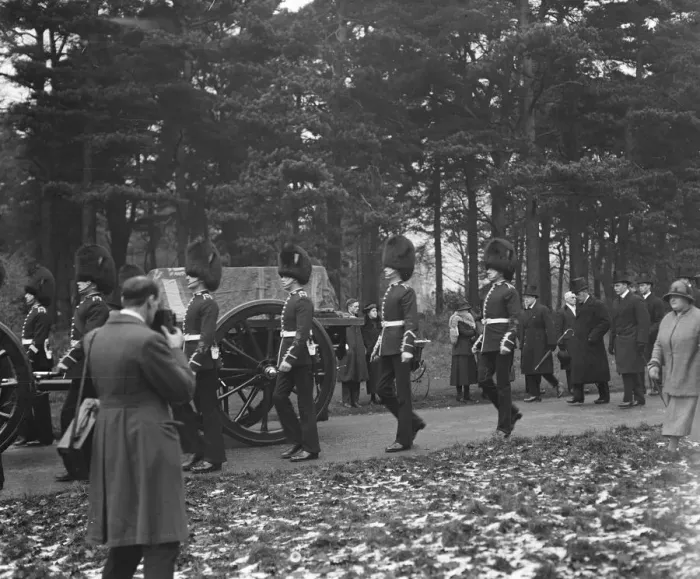 Framed Print : Queen Alexandras funeral at Sandringham. 26 November 1925 Framed Print : Queen Alexandras funeral at Sandringham. 26 November 1925