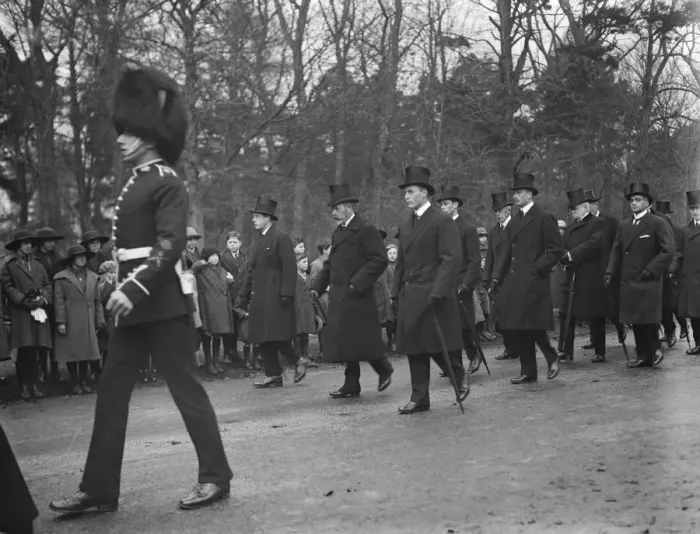 Framed Print : Queen Alexandras funeral at Sandringham. The Royal mourners walking in Framed Print : Queen Alexandras funeral at Sandringham. The Royal mourners walking in