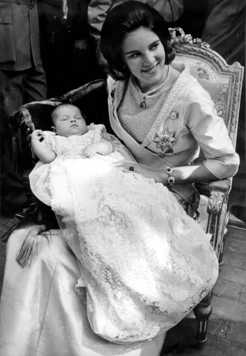 Framed Print : Queen Anna Maria and the royal baby Alexia 21st September 1965 Framed Print : Queen Anna Maria and the royal baby Alexia 21st September 1965