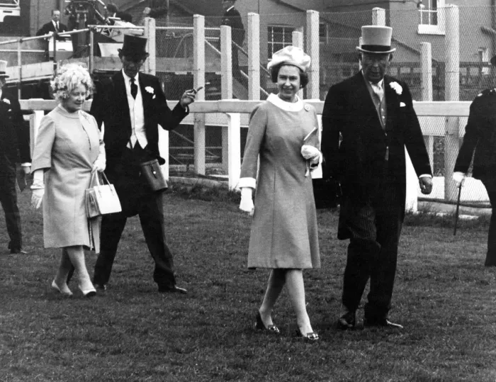 Framed Print : Queen Elizabeth II and her mother walk down the Epsom racecourse June 1971