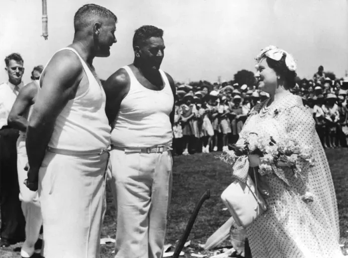 Framed Print : Queen Elizabeth the Queen Mother in New Zealand. The Queen Mother talking to two Framed Print : Queen Elizabeth the Queen Mother in New Zealand. The Queen Mother talking to two