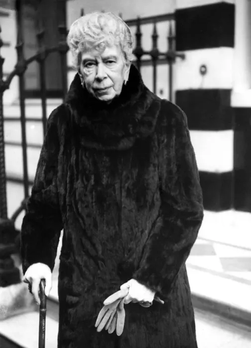 Framed Print : Queen Mary Outside Marlborough House, London, England. 12 December 1952 Framed Print : Queen Mary Outside Marlborough House, London, England. 12 December 1952