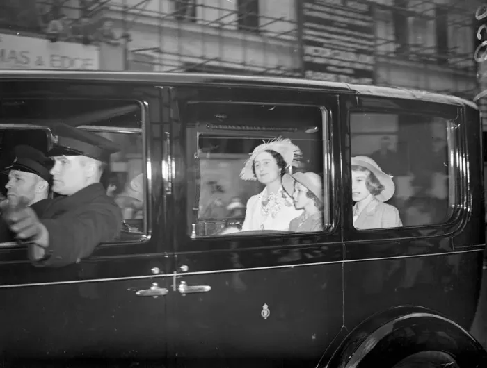 Framed Print : Queen and Princesses leave to join Royal Yacht for holiday cruise. The queen Framed Print : Queen and Princesses leave to join Royal Yacht for holiday cruise. The queen