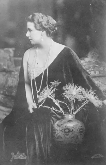 Framed Print : Queen of Romania 29 November 1922 Framed Print : Queen of Romania 29 November 1922