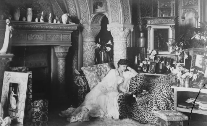 Framed Print : The Queen of Rumania. In the Moorish Hall of Cotroceni Castle. 10 December 1926